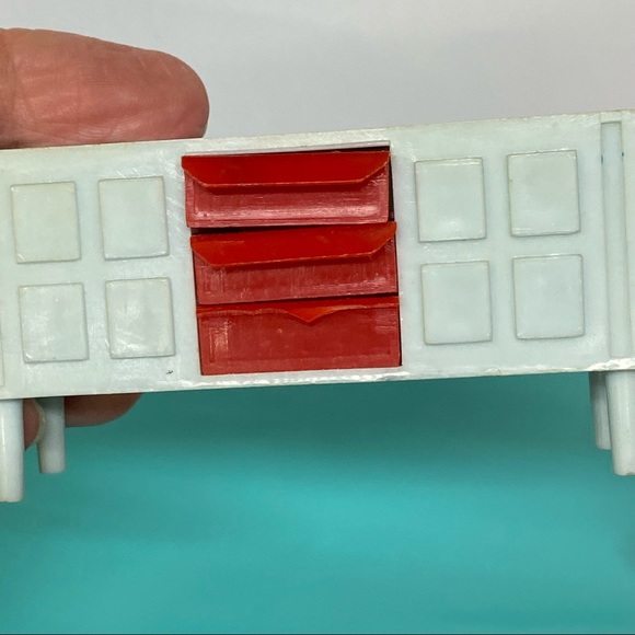 Vintage lot of doll furniture Fisher Price, Mattel, Hong Kong, etc. collection - Picture 8 of 13